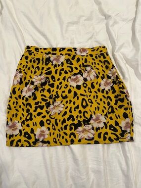 superdown Yellow Leopard Skirt Size Medium